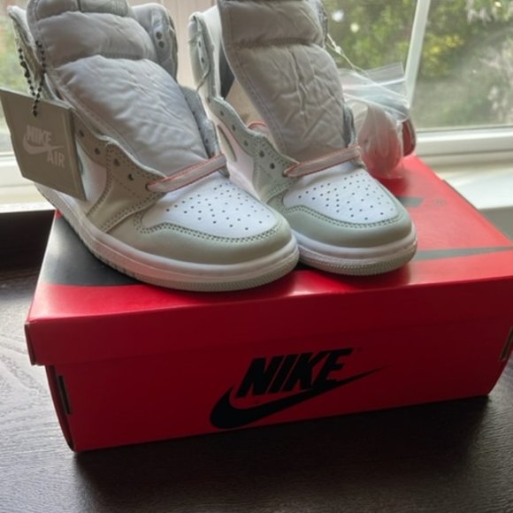 Womens AIR JORDAN High tops - Picture 2 of 7